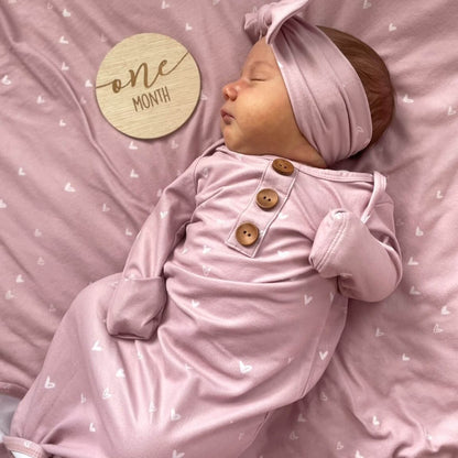 Ensemble Grenouillère Nouée & Bonnet pour Nouveau-Né – Petits Cœurs Rose Poudré