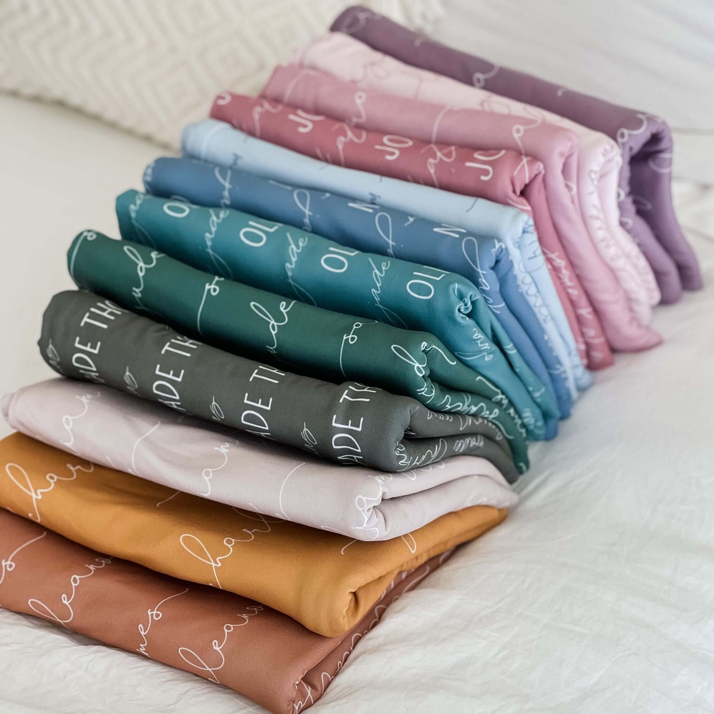 Couverture d’emmaillotage personnalisée avec prénom de bébé