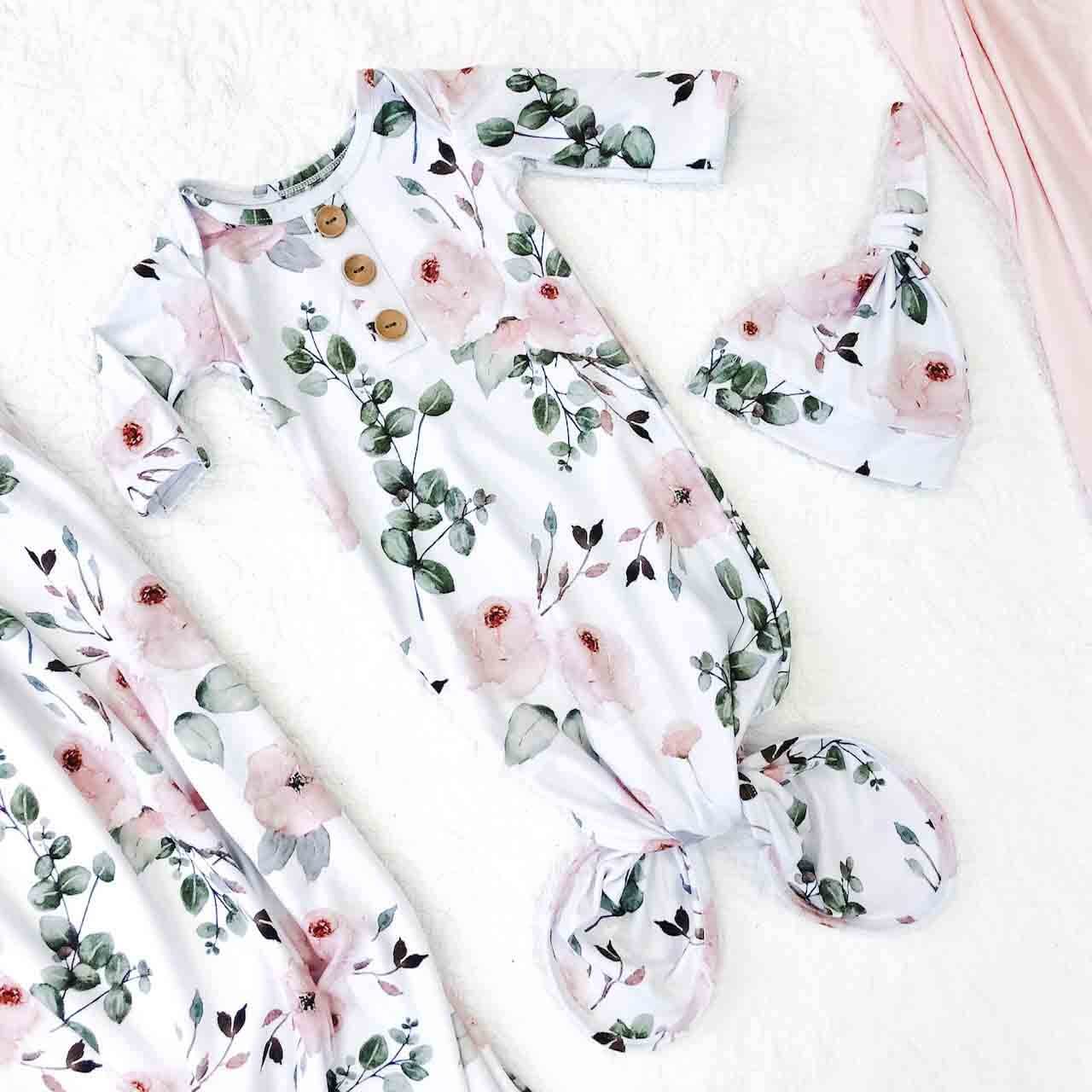Ensemble robe nouée et bonnet pour nouveau-né, Jardin de Roses Poudrées
