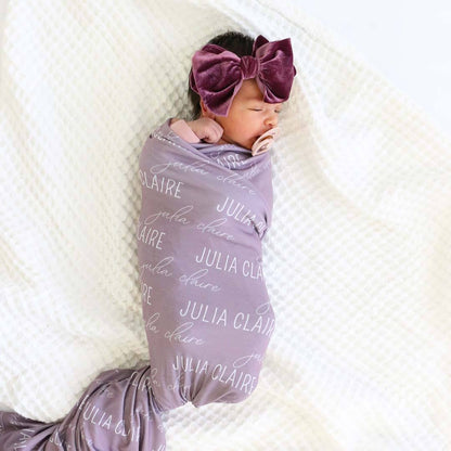 Couverture d’emmaillotage personnalisée avec prénom de bébé