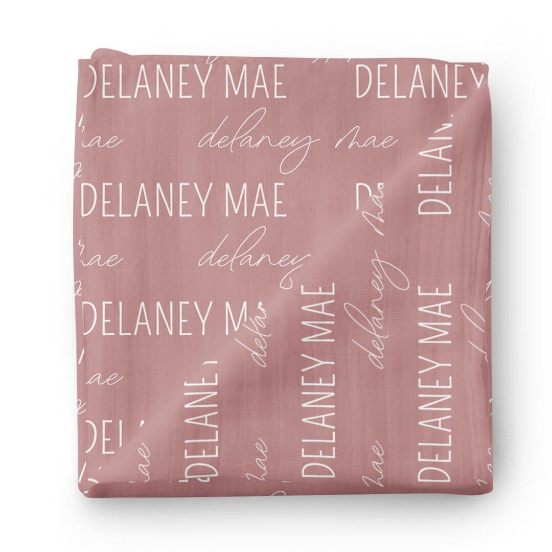 Couverture d’emmaillotage personnalisée avec prénom de bébé