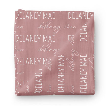 Couverture d’emmaillotage personnalisée avec prénom de bébé