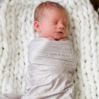Couverture d’emmaillotage personnalisée avec prénom de bébé