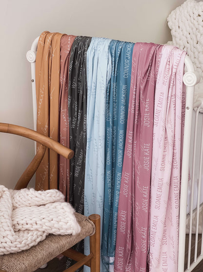 Couverture d’emmaillotage personnalisée avec prénom de bébé