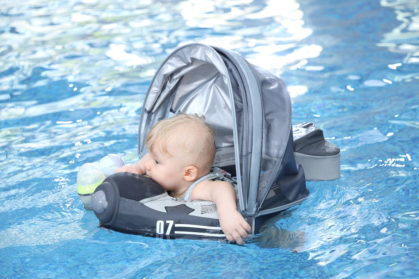 Mambobaby™ Bouée pour Bébé avec Parasol - Variante Avion
