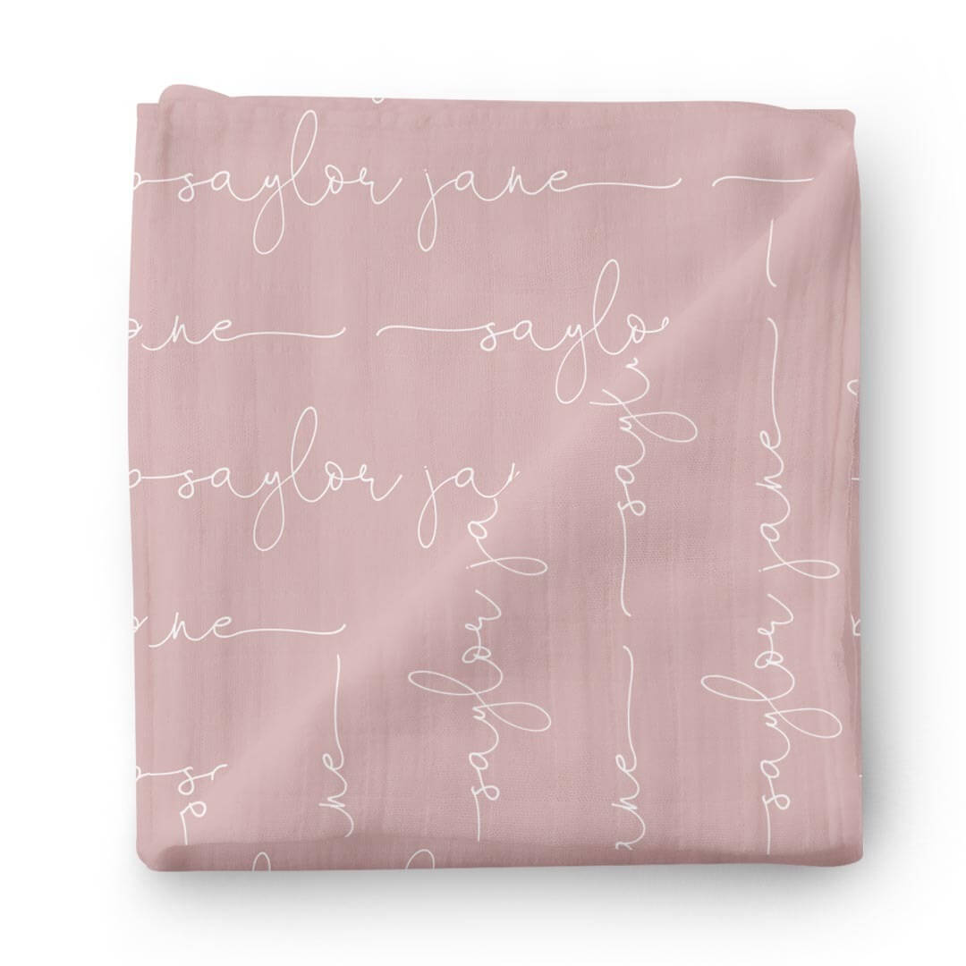 Couverture d’emmaillotage personnalisée avec prénom de bébé