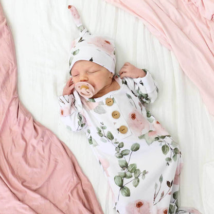 Ensemble robe nouée et bonnet pour nouveau-né, Jardin de Roses Poudrées