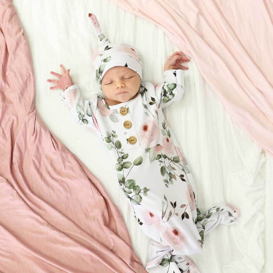 Ensemble robe nouée et bonnet pour nouveau-né, Jardin de Roses Poudrées
