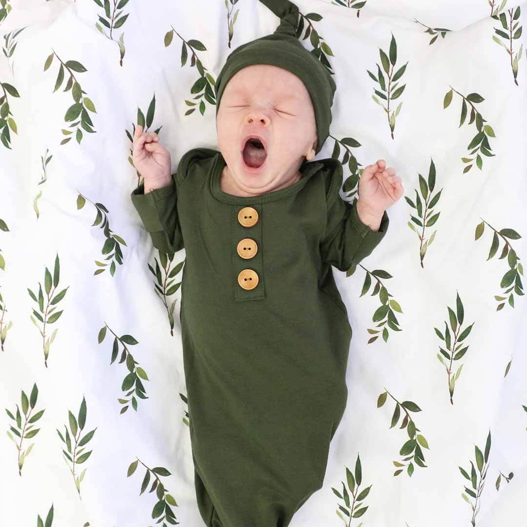 Ensemble grenouillère nouée et bonnet pour bébé en bambou coloris olive uni