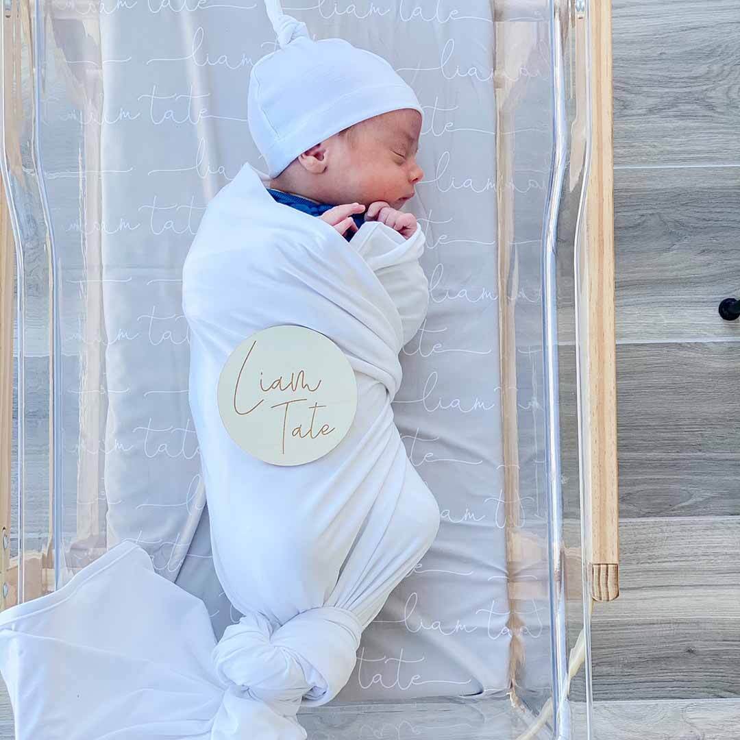 Couverture d’emmaillotage personnalisée avec prénom de bébé