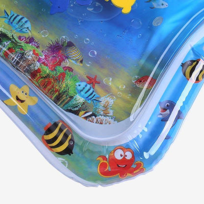 Tapis de jeu aquatique pour bébé pendant le temps sur le ventre